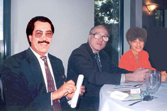 L'artiste peintre Hanafi, Michel Roy, ancien Ambassadeur du Canada en Tunisie et Zneikha Gharbi, ancienne Prsidente de l'Association Tunisienne des Mres.